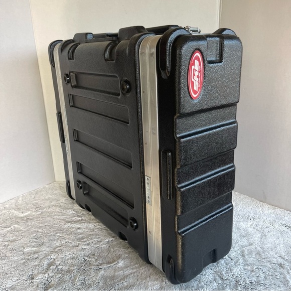SKB Other - SKB 402-462. Molded Flight Hard Case - Black with Silver Trim